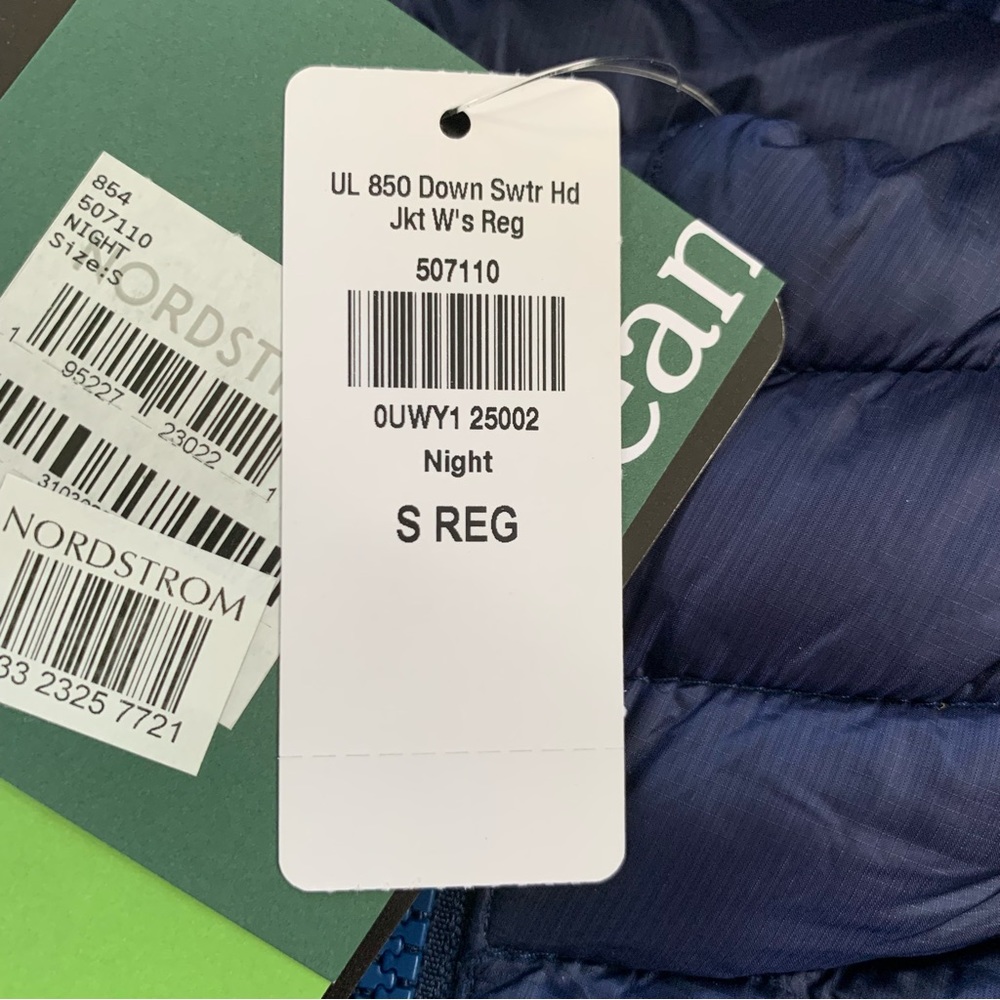 L.L. Bean Women's Ultralight 850 Down Packable Hooded Jacket Navy Size S NWT - Picture 13 of 16